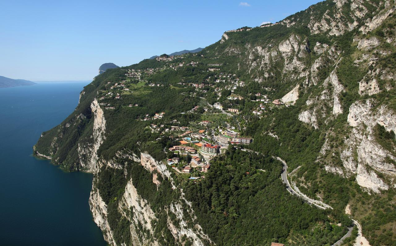 Village Bazzanega - Montagnoli Group Tremosine Экстерьер фото